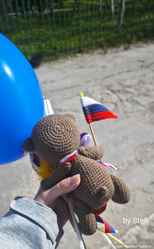 Прогулка мишки по родному городу :)