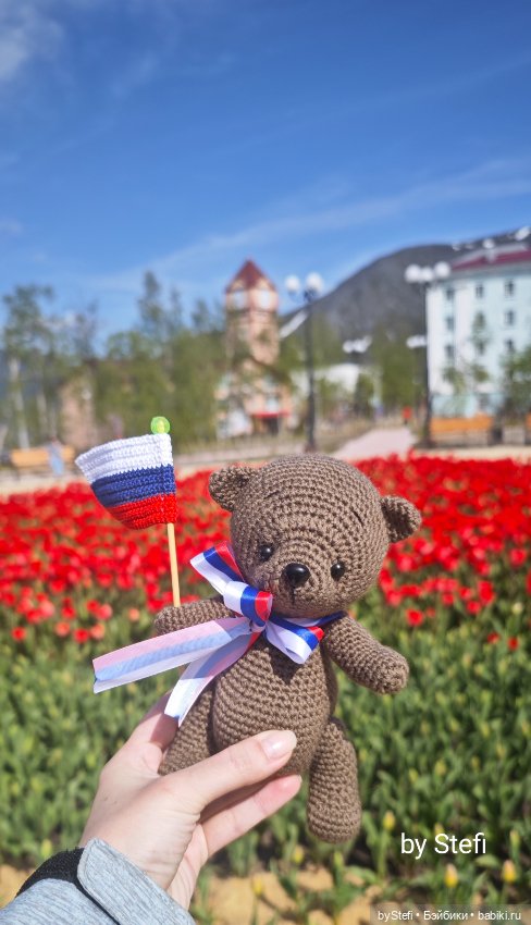 Прогулка мишки по родному городу :)