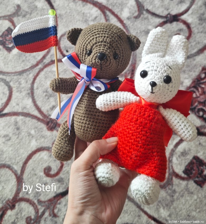 Прогулка мишки по родному городу :)