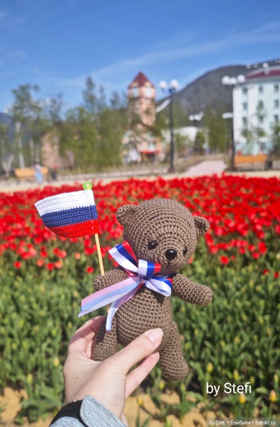 Прогулка мишки по родному городу :)