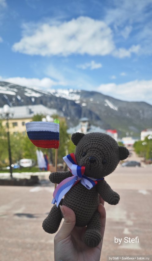 Прогулка мишки по родному городу :)