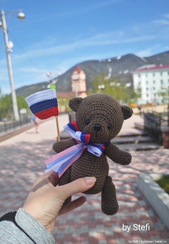 Прогулка мишки по родному городу :)