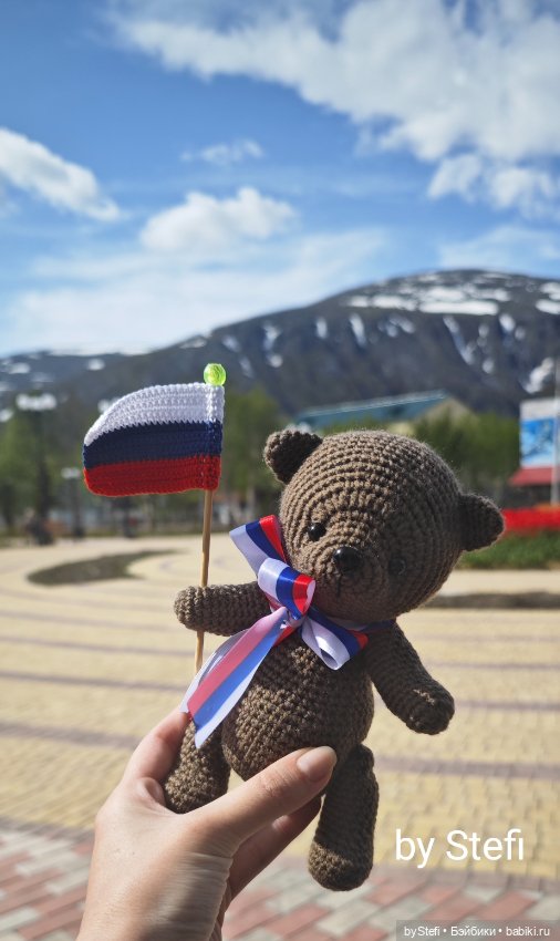 Прогулка мишки по родному городу :)