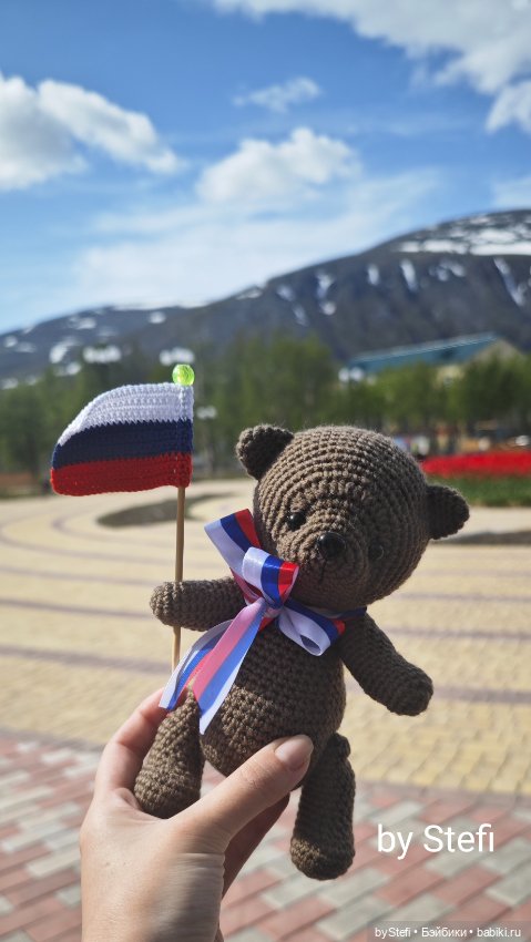 Прогулка мишки по родному городу :)