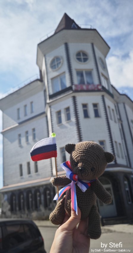 Прогулка мишки по родному городу :)