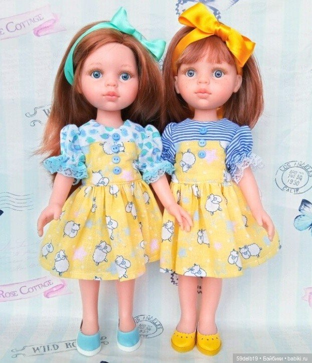 Сёстры в одинаковых платьях