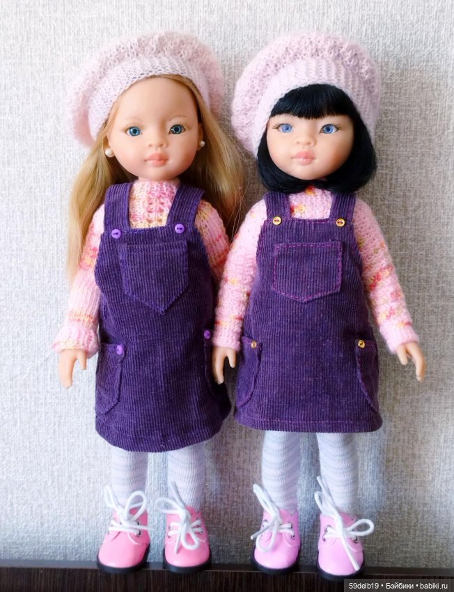 Сёстры в одинаковых платьях