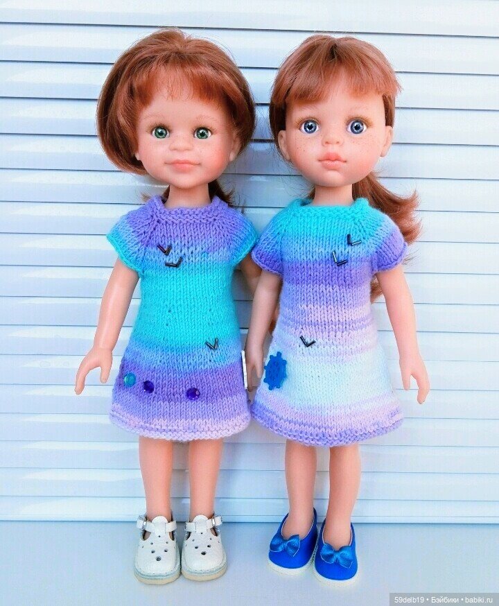 Сёстры в одинаковых платьях