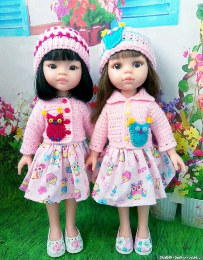 Сёстры в одинаковых платьях