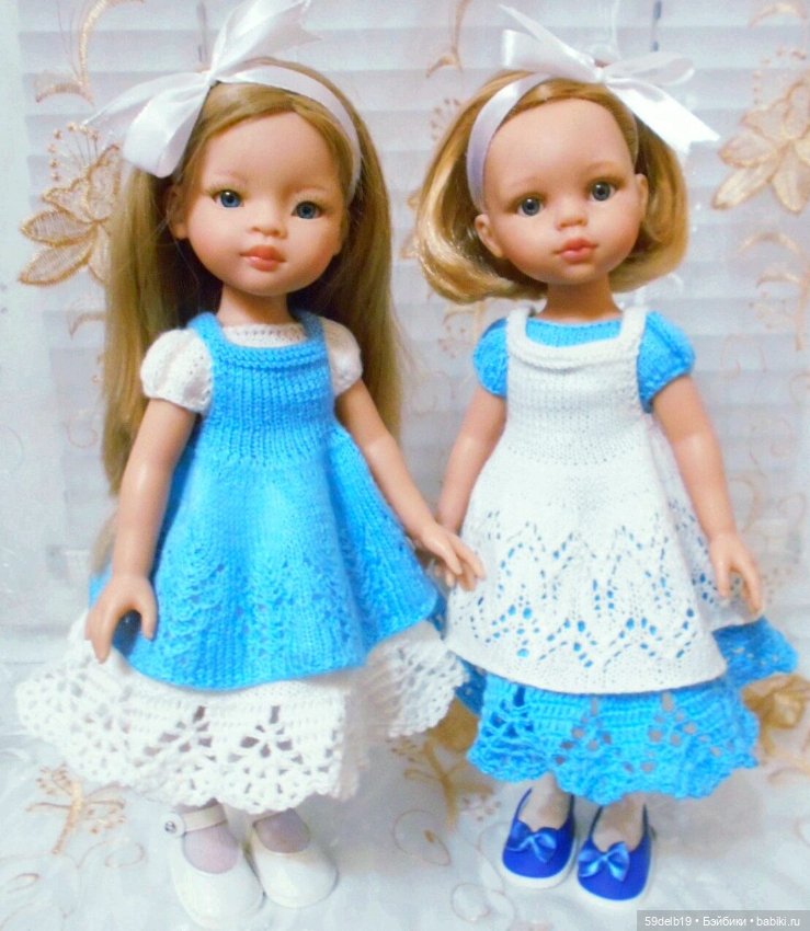 Сёстры в одинаковых платьях