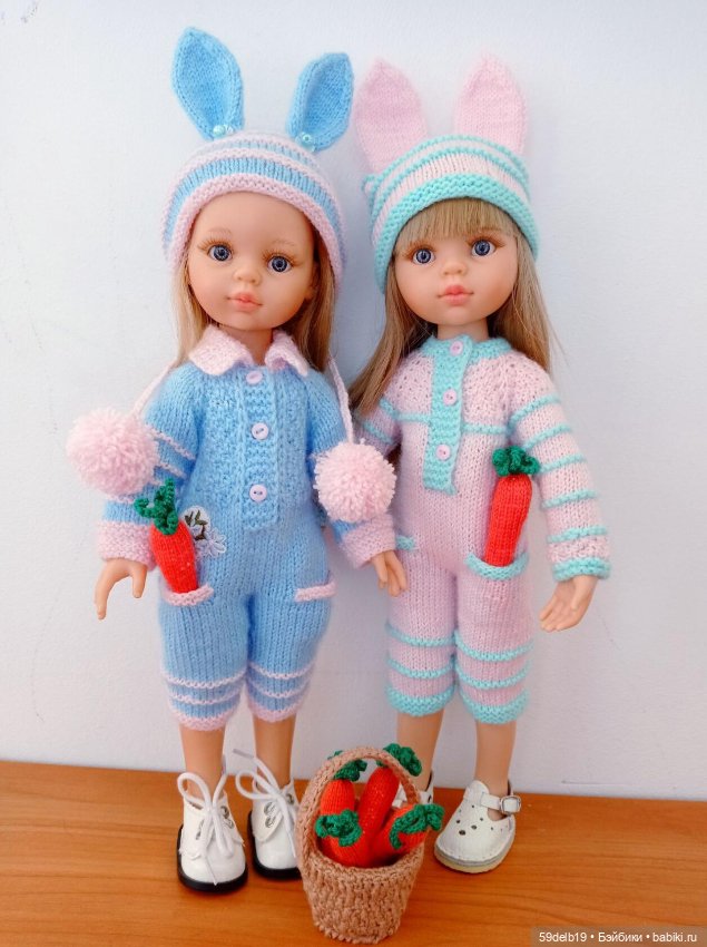 Сёстры в одинаковых платьях