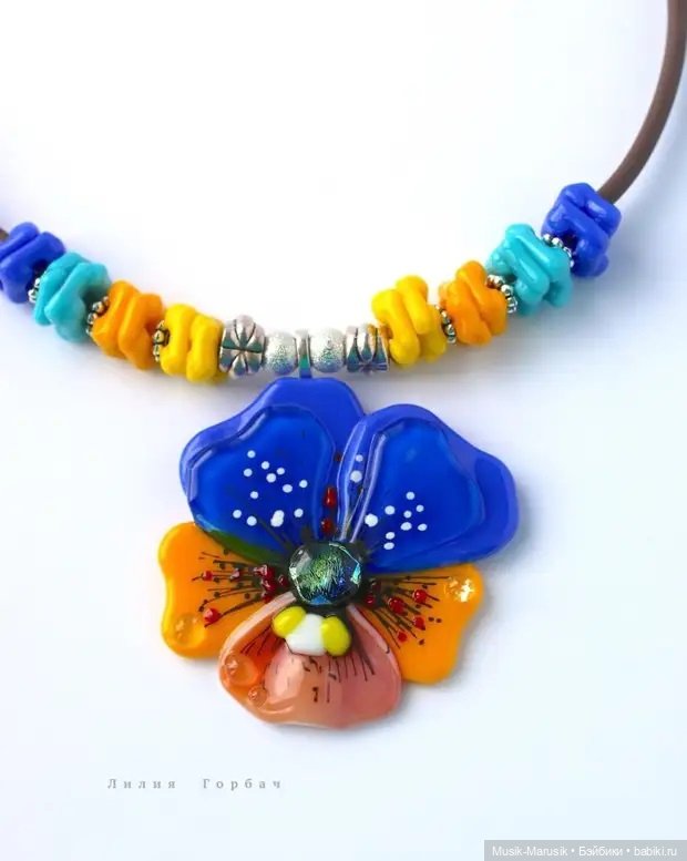 Лилия Горбач: художница, создающая уникальные произведения из стекла