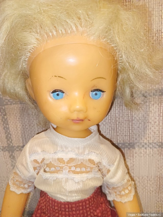 Пожалуйста помогите опознать кукол
