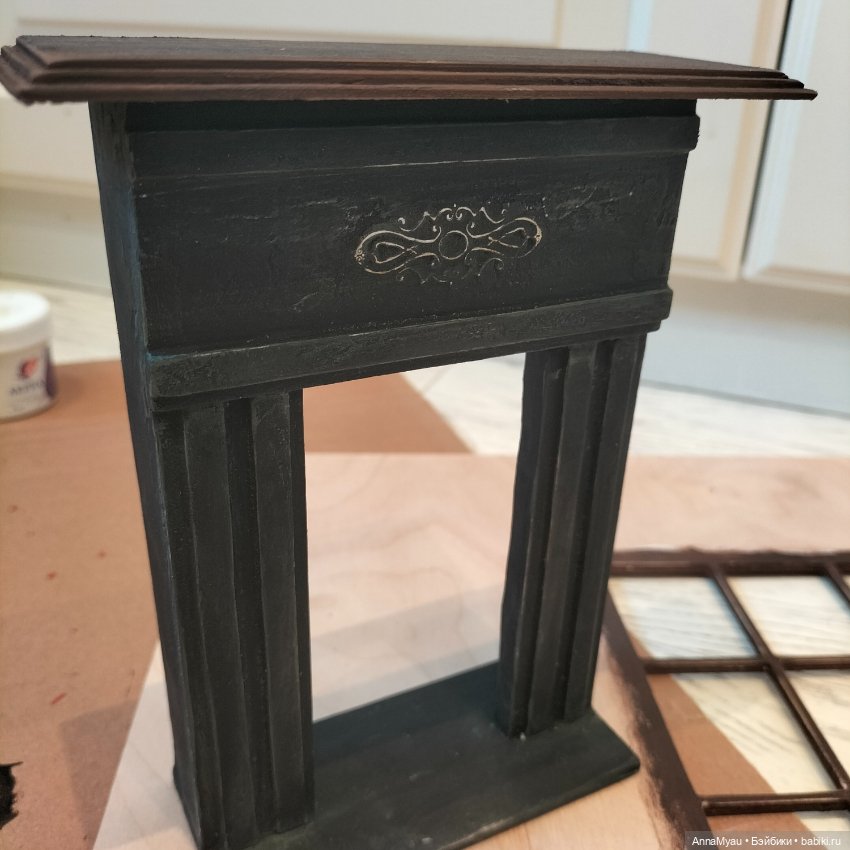 Камин в гостиной в Паучем тупике - покраска