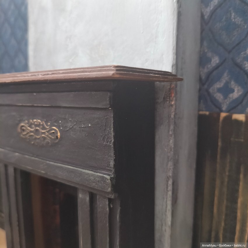 Камин в гостиной в Паучем тупике - покраска