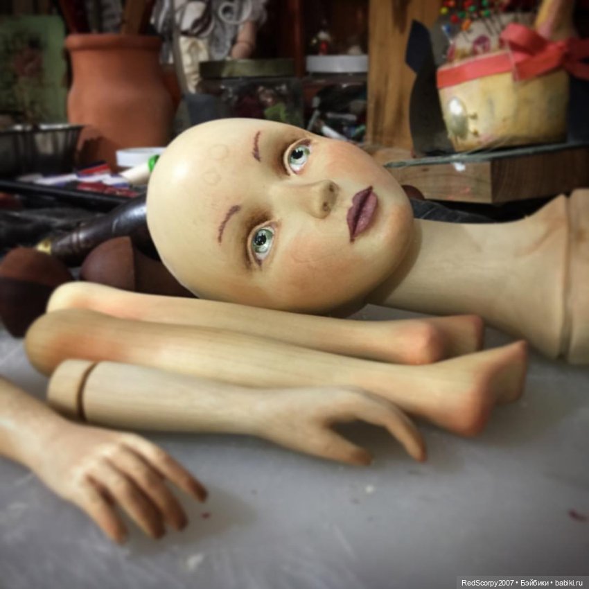 Рукотворные куклы из дерева Седовой Антонины Юрьевны на Балу кукол в Санкт-Петербурге