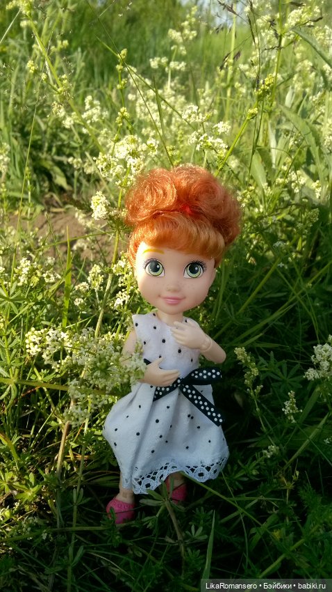 Поход на горный склон у рощи