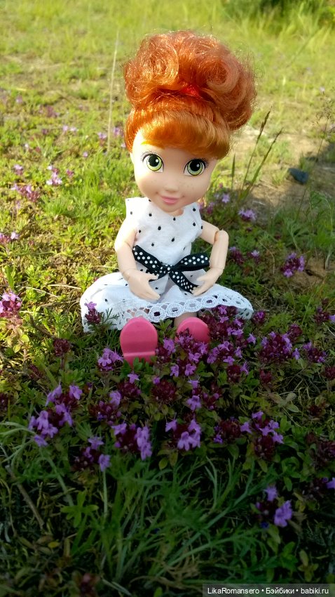 Поход на горный склон у рощи