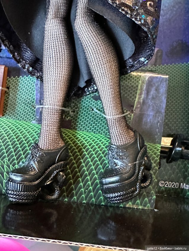 Невероятная парочка коллекционных кукол МХ из фильма Тима Бертона "Beetlejuice" (2021) (фото 7)