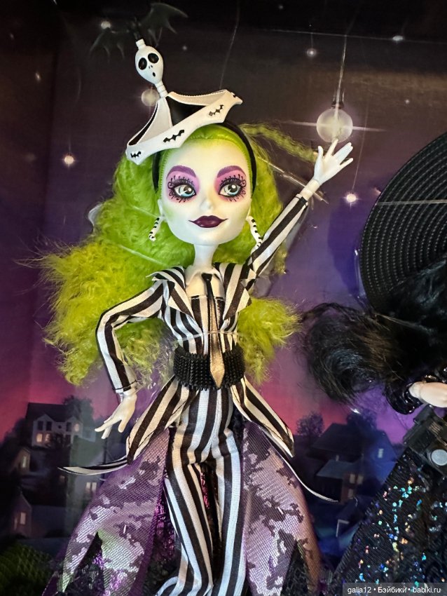 Невероятная парочка коллекционных кукол МХ из фильма Тима Бертона "Beetlejuice" (2021) (фото 2)