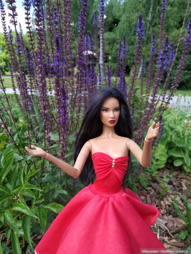 Мадемуазель Моник, прогулка в парке Сиреневый сад