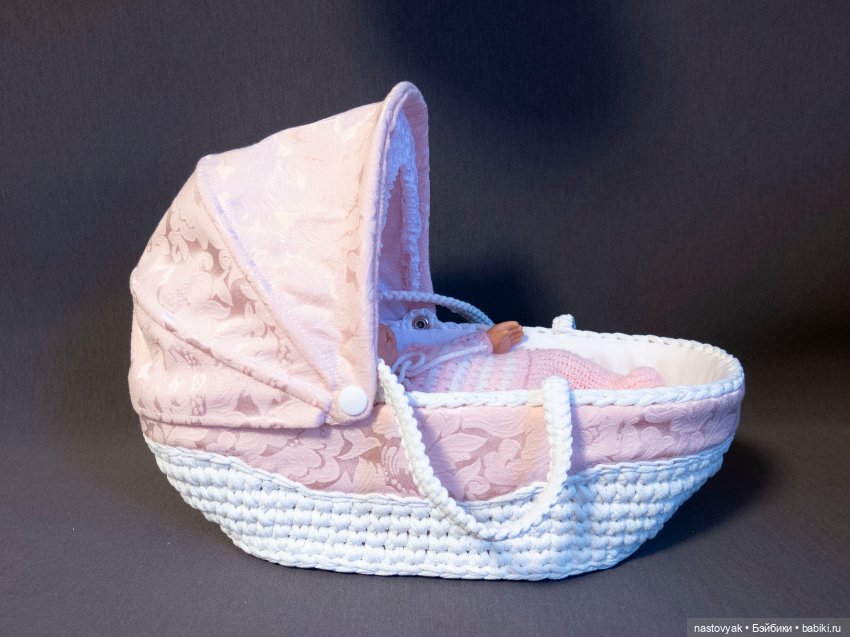Кобылке брод, курице потоп Непривычно огромная люлька для пупсика (фото 2)
