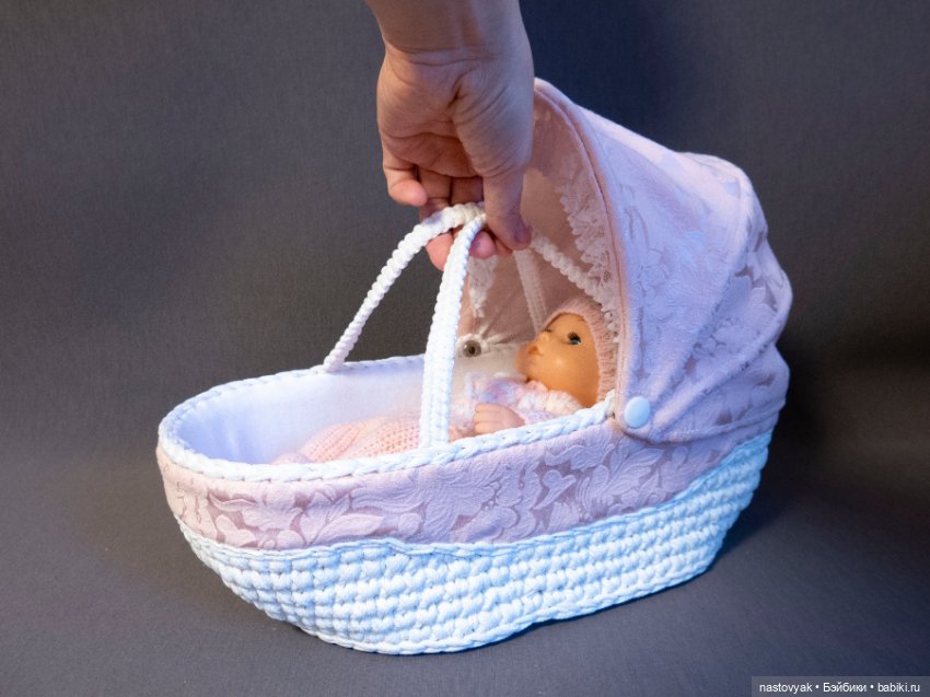 Кобылке брод, курице потоп Непривычно огромная люлька для пупсика (фото 3)