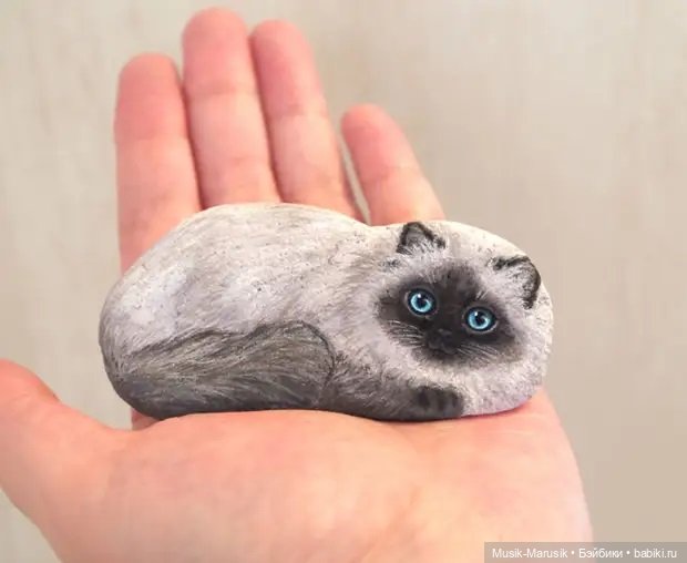 Аки Наката — художница, которая оживляет камни