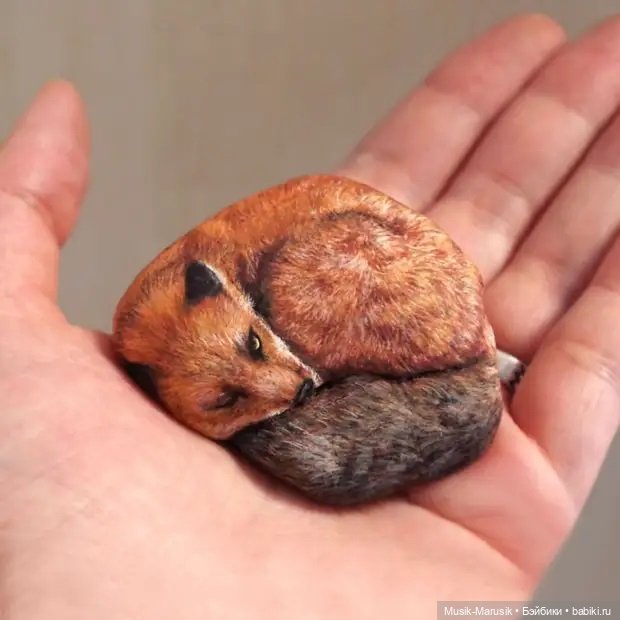 Аки Наката — художница, которая оживляет камни