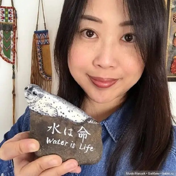 Аки Наката — художница, которая оживляет камни