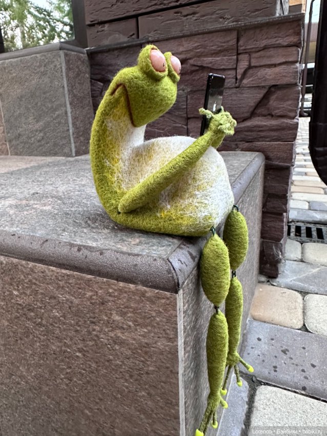 Такие разные лягухи — Авторские игрушки из разных материалов: синельная проволока