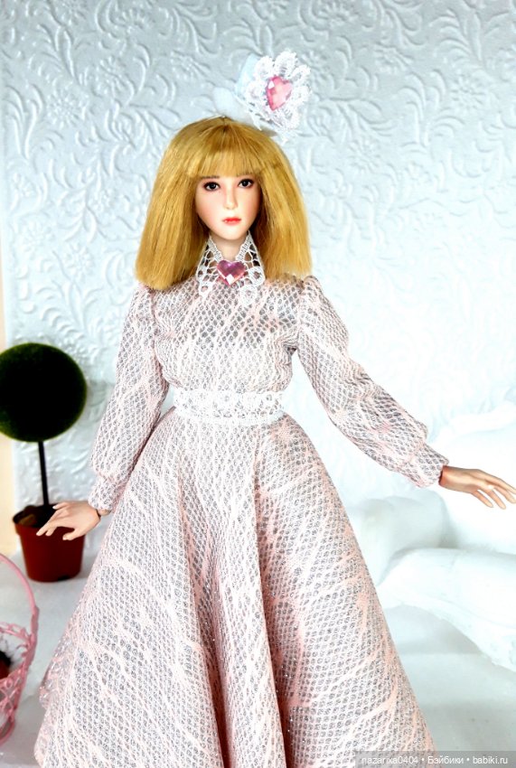 Моя юная леди — Экшн