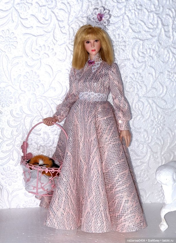 Моя юная леди — Экшн