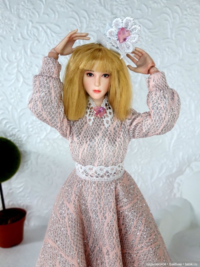 Моя юная леди — Экшн