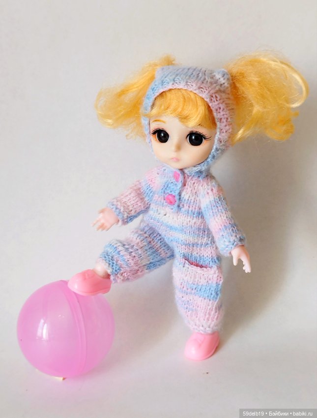 Малышка Тея в новом комбезике (фото 4)