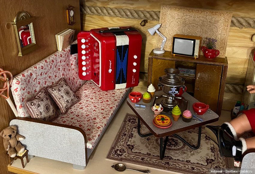 Мадам Грицацуева:::сломали три баяна