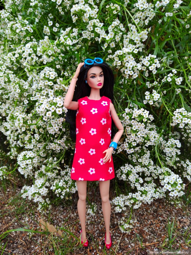 Наряды для Поппи и Симоны