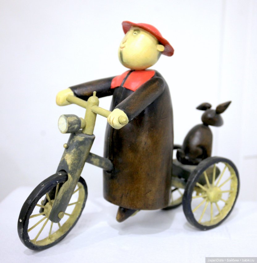 "Монах на велосипеде" на выставке "Куклы с характером. Четвертая высота" (фото 2)