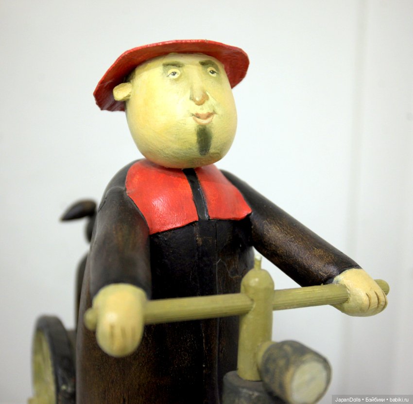 "Монах на велосипеде" на выставке "Куклы с характером. Четвертая высота" (фото 5)