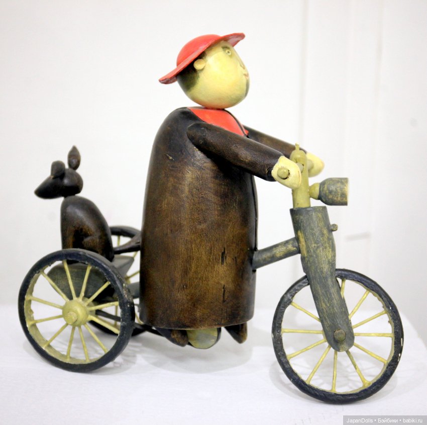 "Монах на велосипеде" на выставке "Куклы с характером. Четвертая высота" (фото 7)