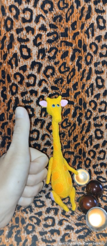 Жираф по имени Финик — Авторские игрушки из разных материалов: синельная проволока (фото 2)