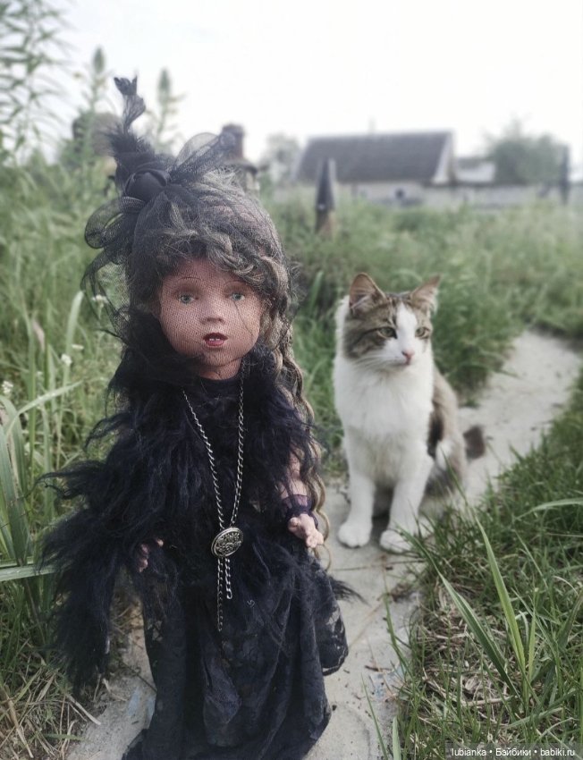 "...каждый не одну играет роль"