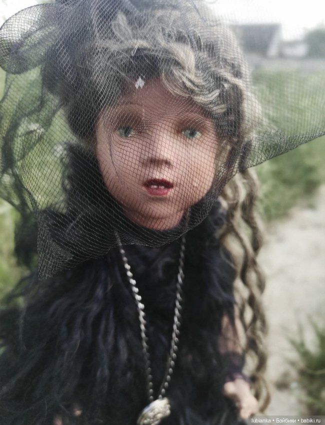 "...каждый не одну играет роль"