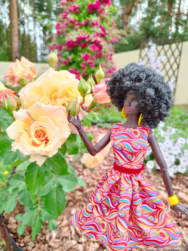 Поппи Паркер фотосессия среди роз (фото 8)