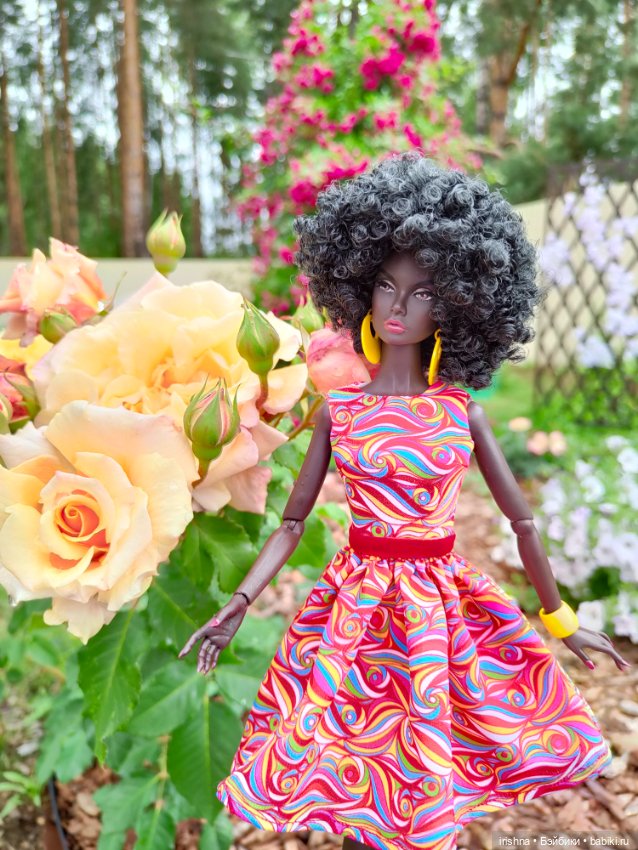 Поппи Паркер фотосессия среди роз (фото 3)