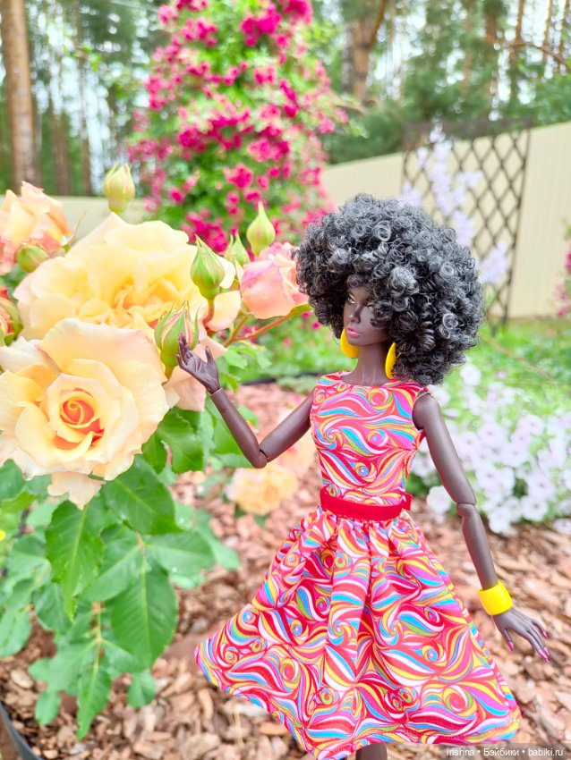 Поппи Паркер фотосессия среди роз (фото 7)