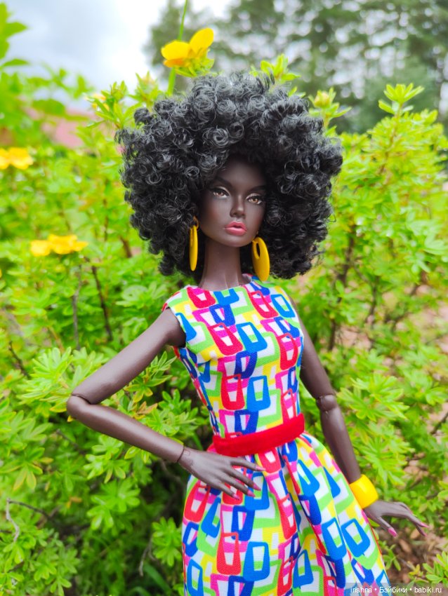 Поппи Паркер фотосессия среди роз (фото 9)