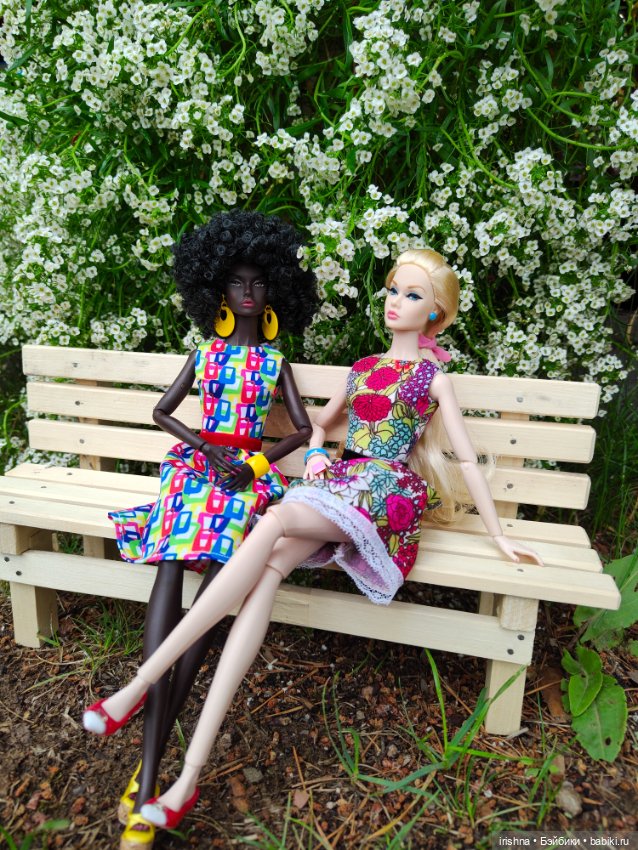 Поппи Паркер фотосессия среди роз