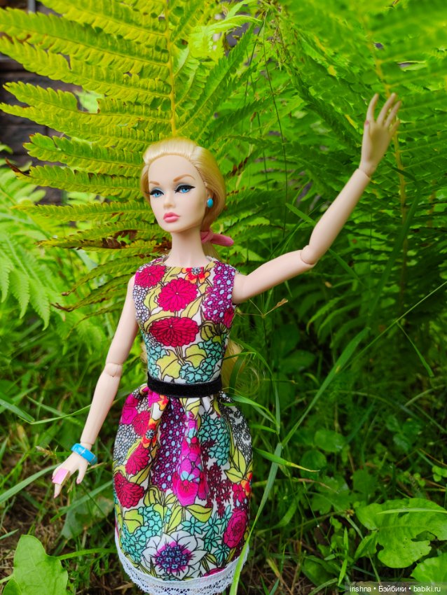 Поппи Паркер фотосессия среди роз (фото 10)