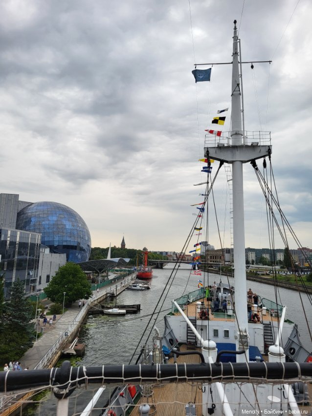 Гляди на этот океан, и всё ж не забывай, что он великий